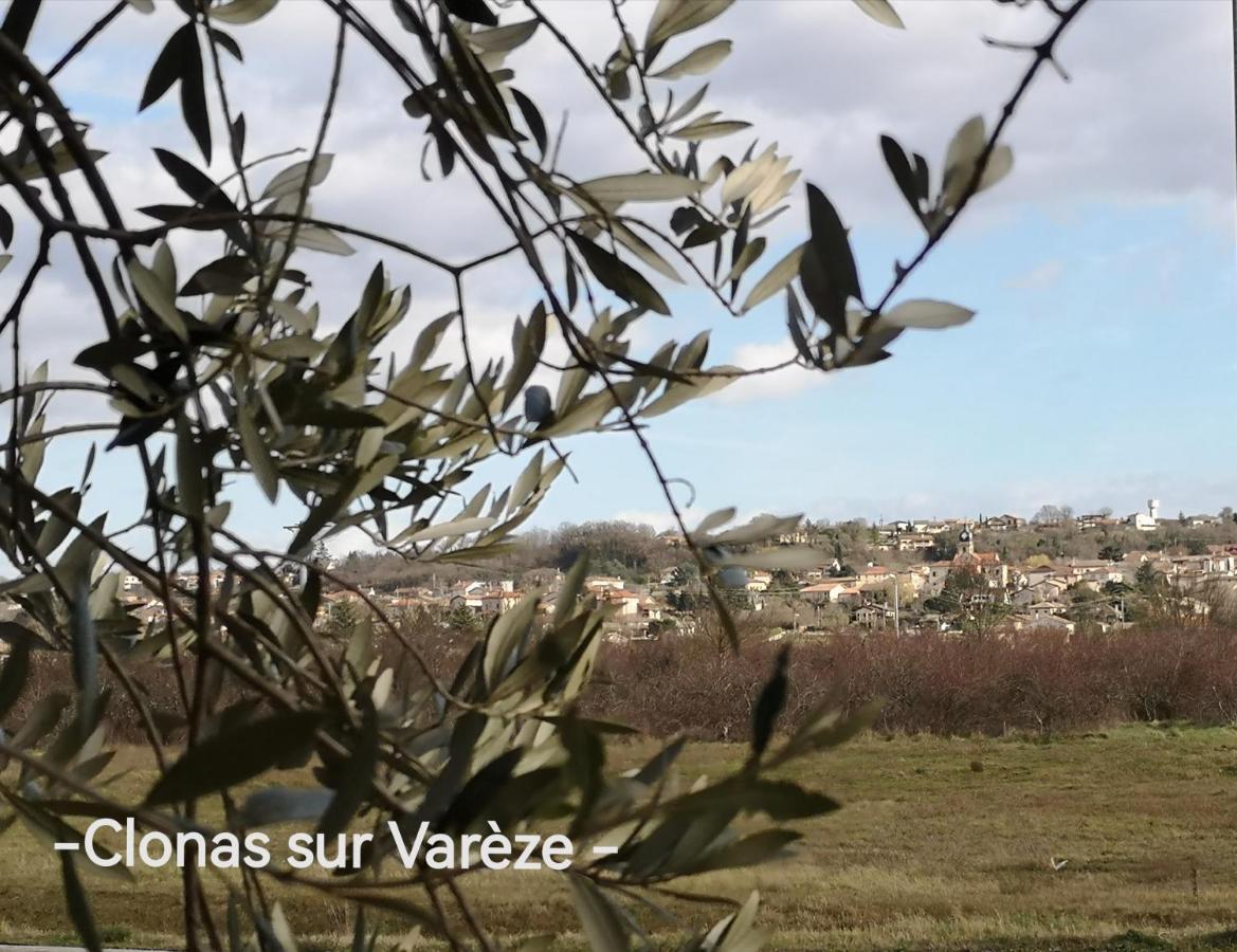 Comme A La Maison Clonas-sur-Vareze ภายนอก รูปภาพ