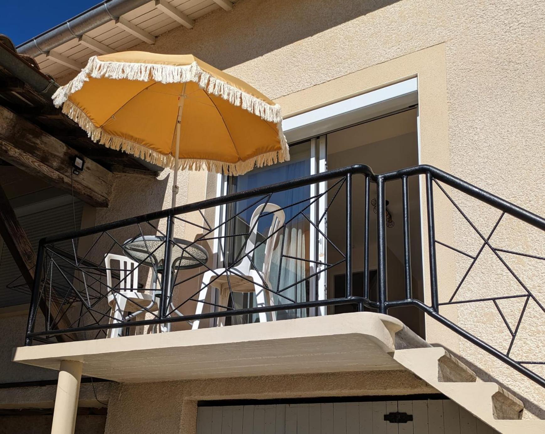 Comme A La Maison Clonas-sur-Vareze ภายนอก รูปภาพ